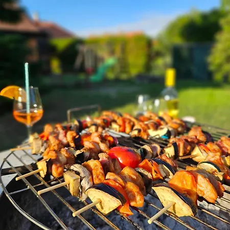 Felho Vendeghaz Гостевой дом Кестхей