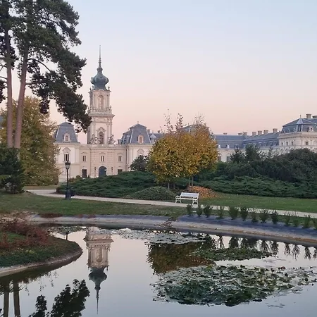 Felho Vendeghaz Кестхей