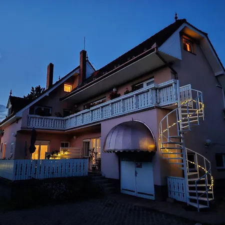 Felho Vendeghaz Кестхей